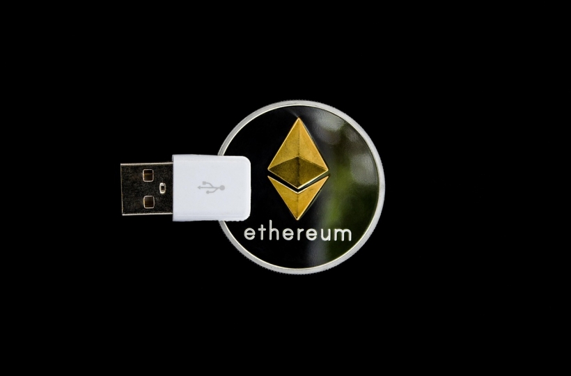 稳定币买比特币门槛再降!OKX上线零费率一键闪兑 支持USDT/USDC/DAI